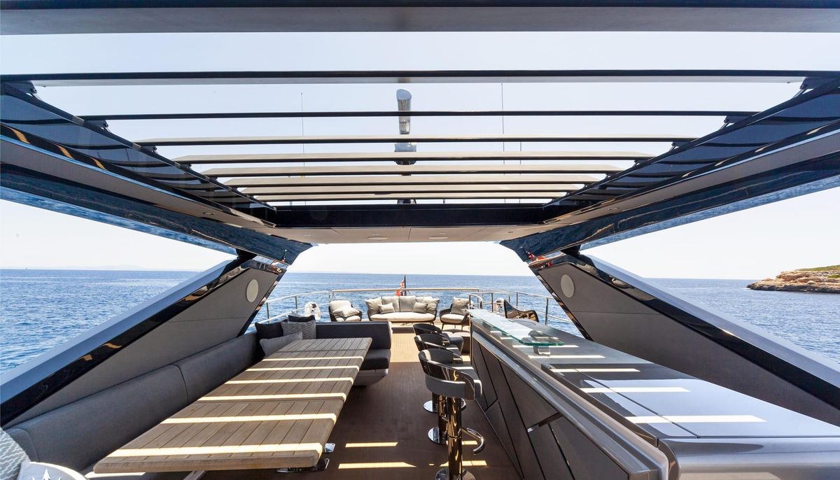 JUNIOR yacht charter 4