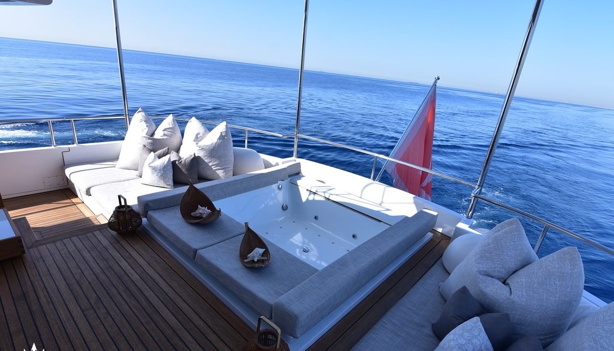 BYZANTIUM yacht charter 4