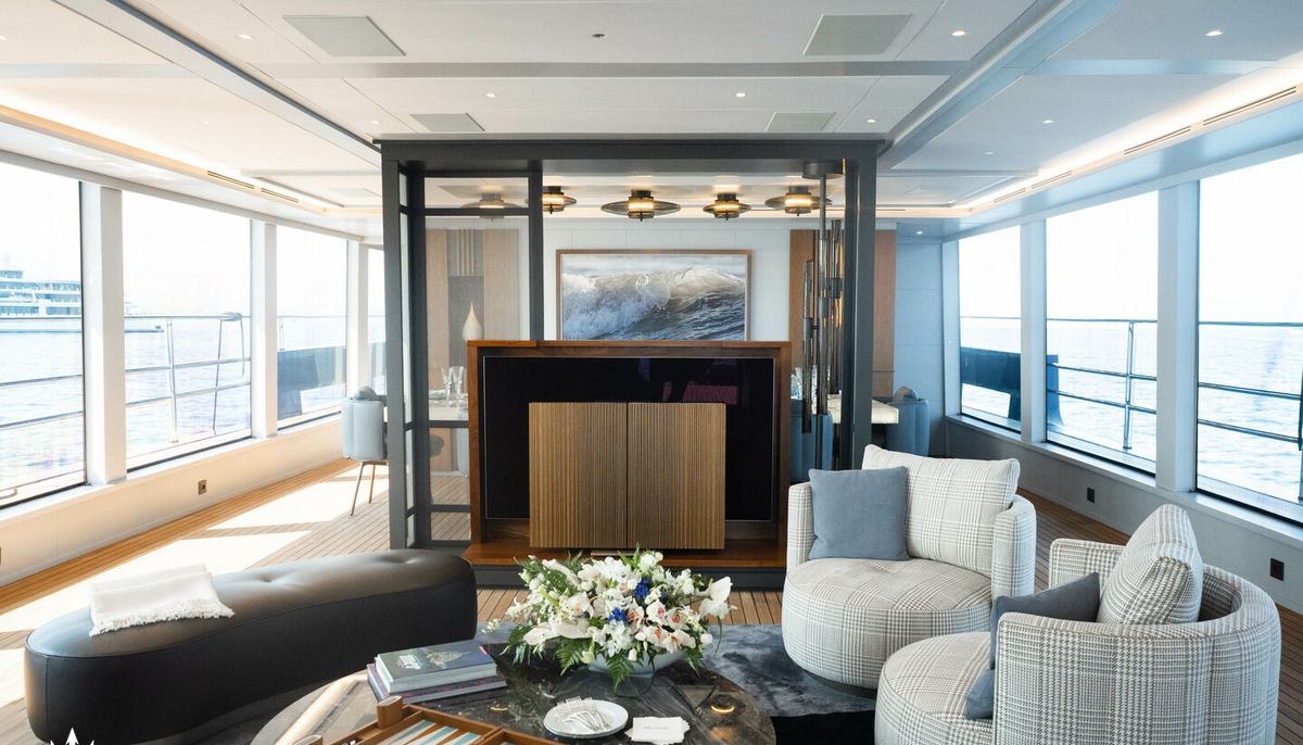 BLADE II yacht charter 4