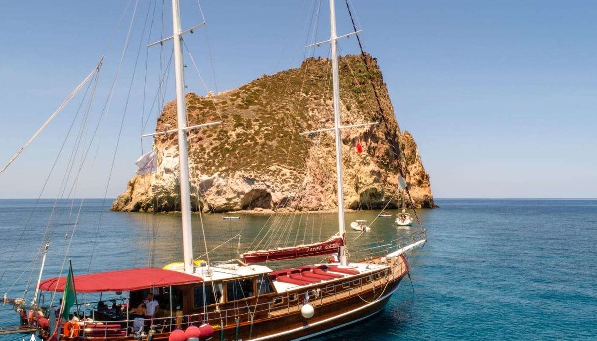 LATIFE SULTAN yacht charter 2