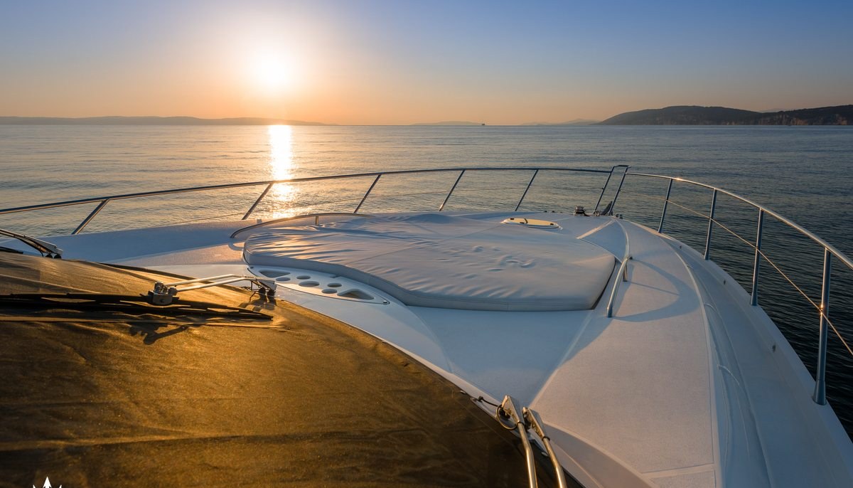 GLORIOUS yacht charter 3