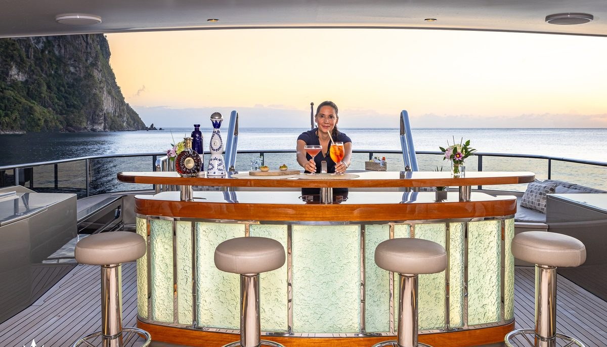 VESPER yacht charter 3