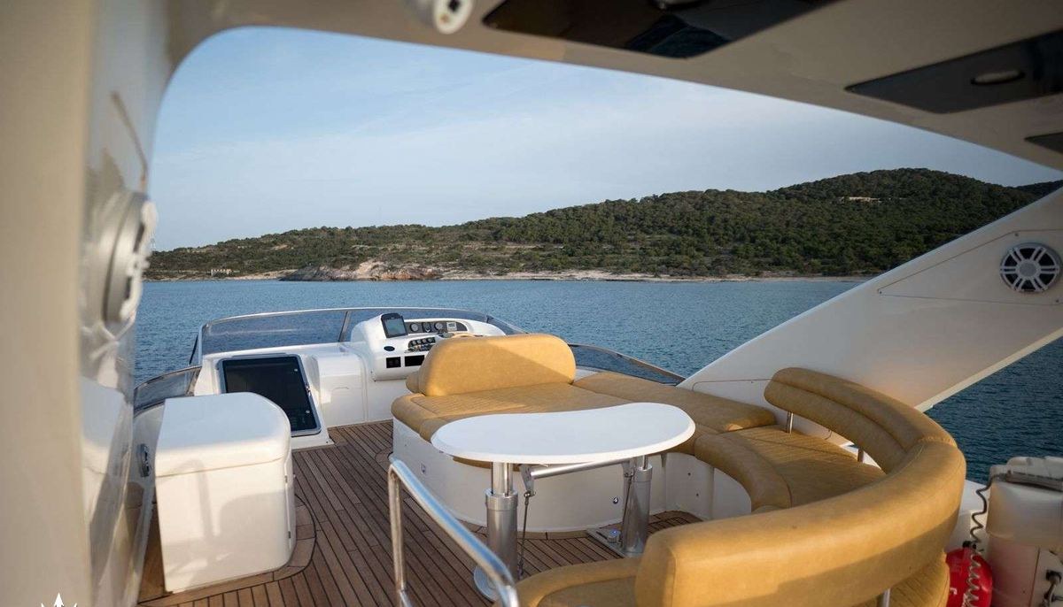 ESTIA ZEUS yacht charter 4