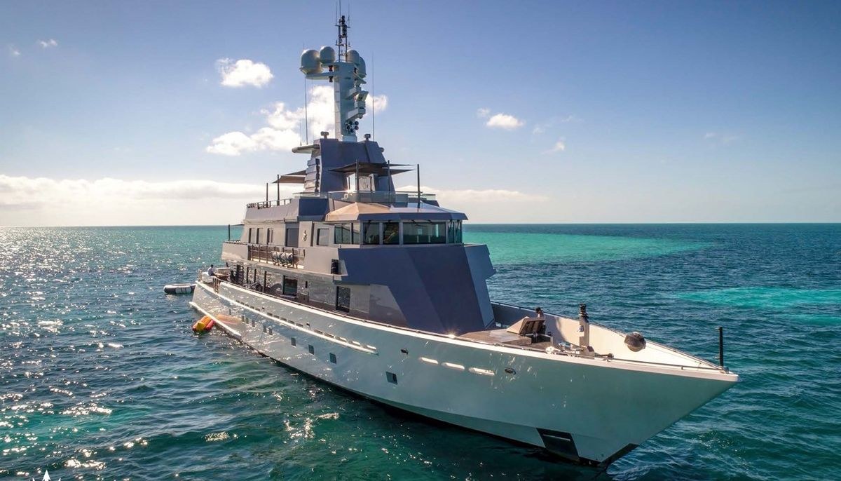 MIZU yacht charter 2