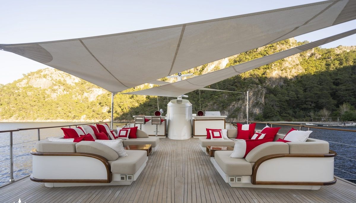 ALHAMBRA yacht charter 5