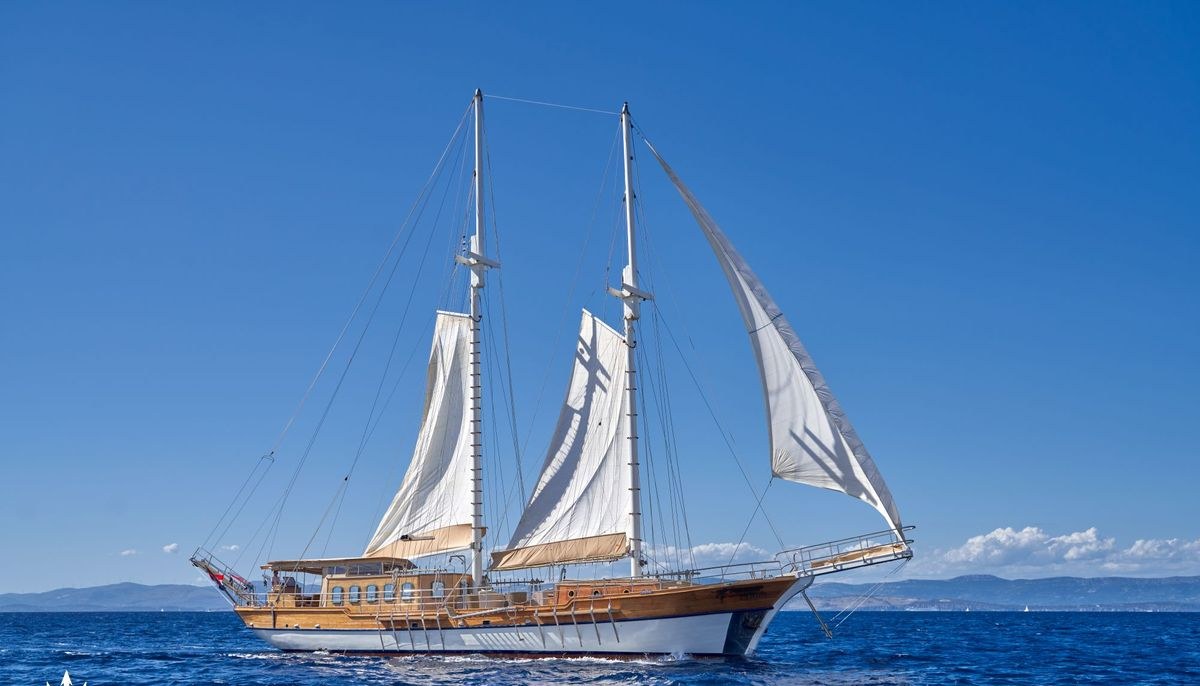 LIBRA yacht charter 2