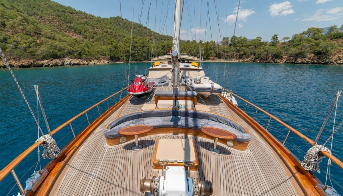 SEMA TUANA yacht charter 3