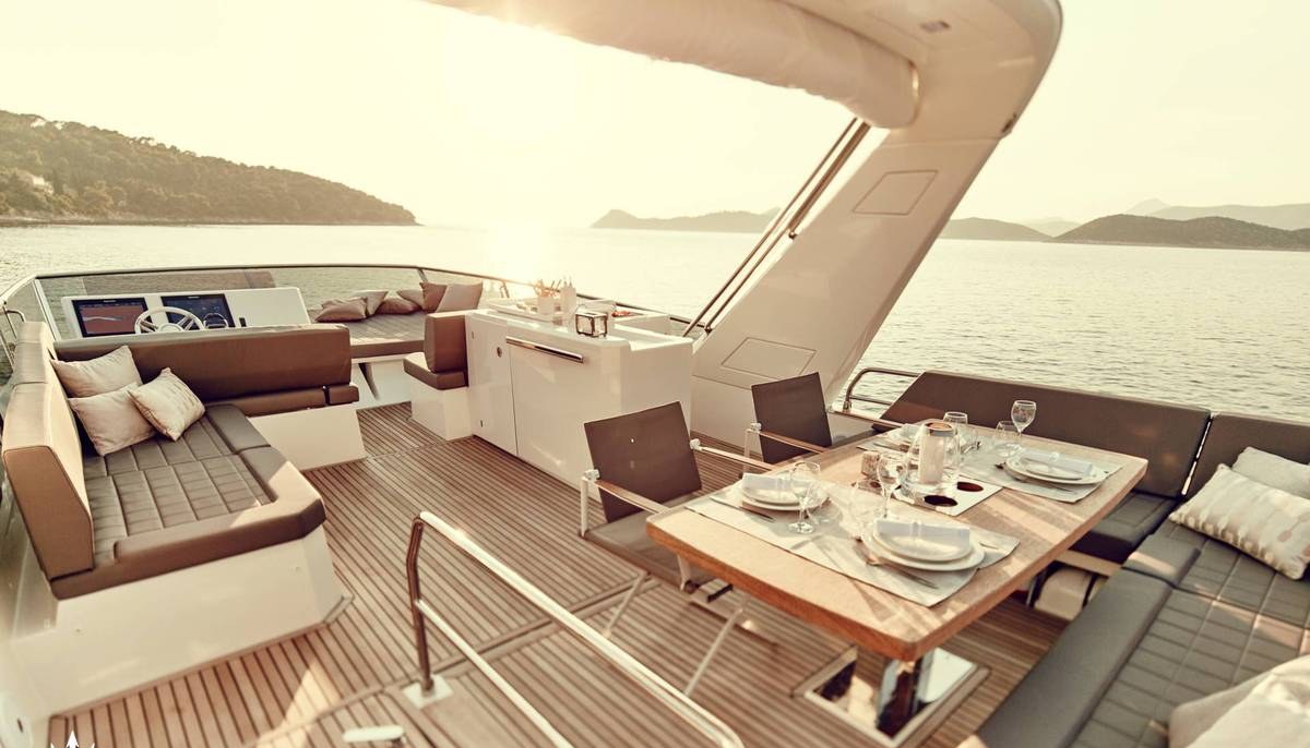 BLUEM yacht charter 5