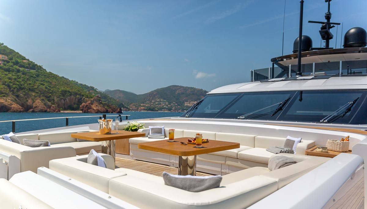 LADY DIA yacht charter 3