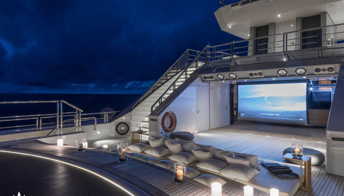 CLOUDBREAK yacht charter 5