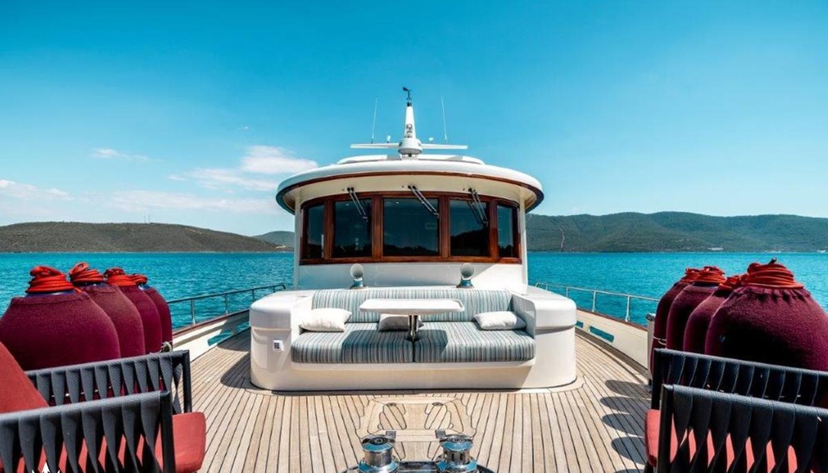 DILNISIN yacht charter 3