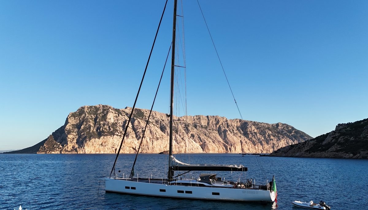 O2 yacht charter 2