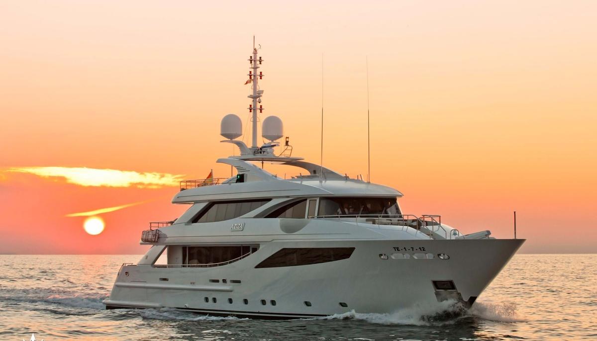 AZIZA yacht charter 2