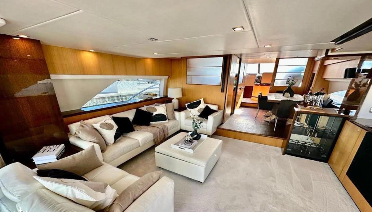 JOLIDOR yacht charter 3