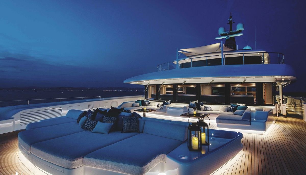 STARBURST IV yacht charter 3