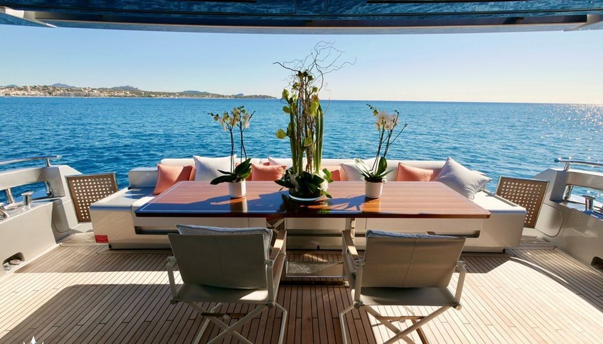 BASILIC yacht charter 4