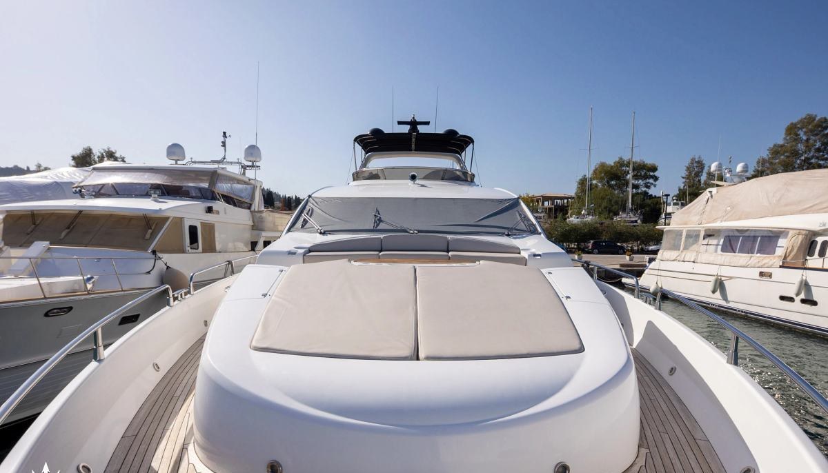 SHINE R yacht charter 3
