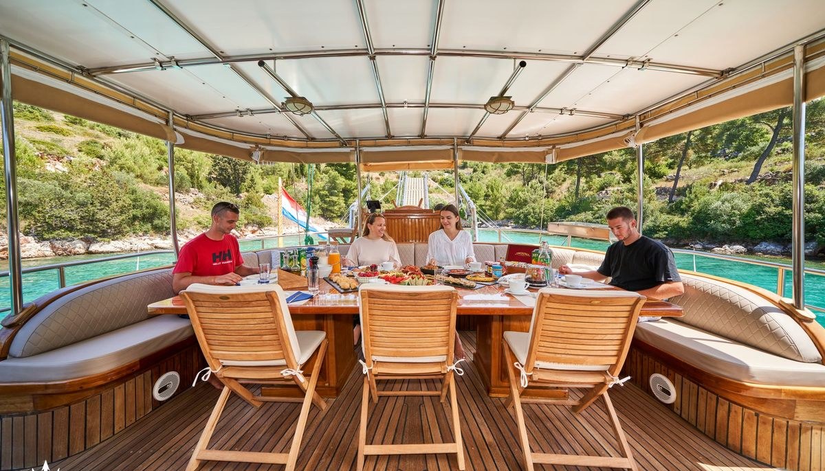 LIBRA yacht charter 5
