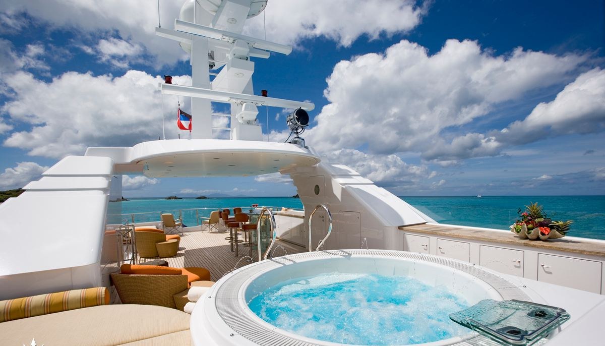 ADAMAS VI yacht charter 3