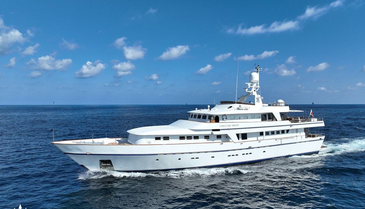 CHEETAH MOON yacht charter 2
