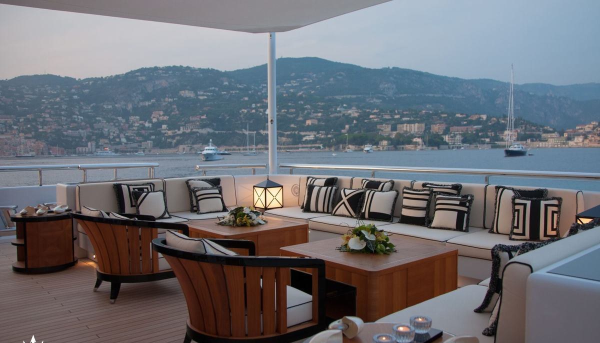 PLAN B yacht charter 4