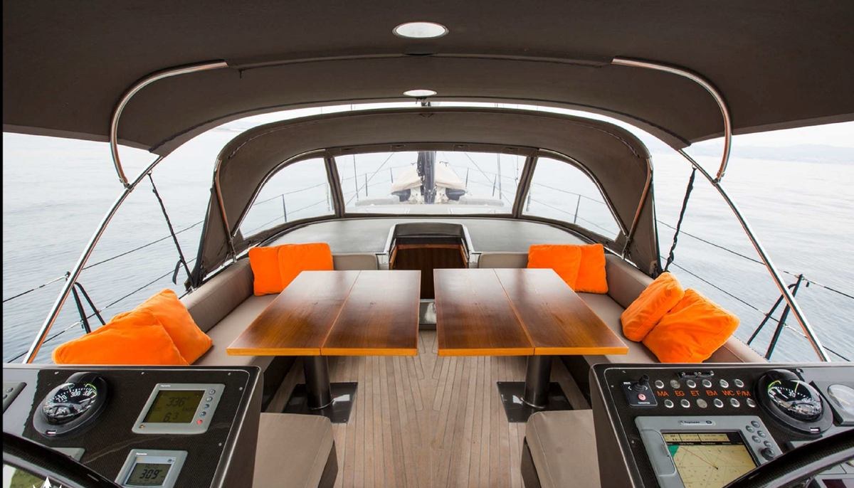 SIXTEEN TONS yacht charter 4