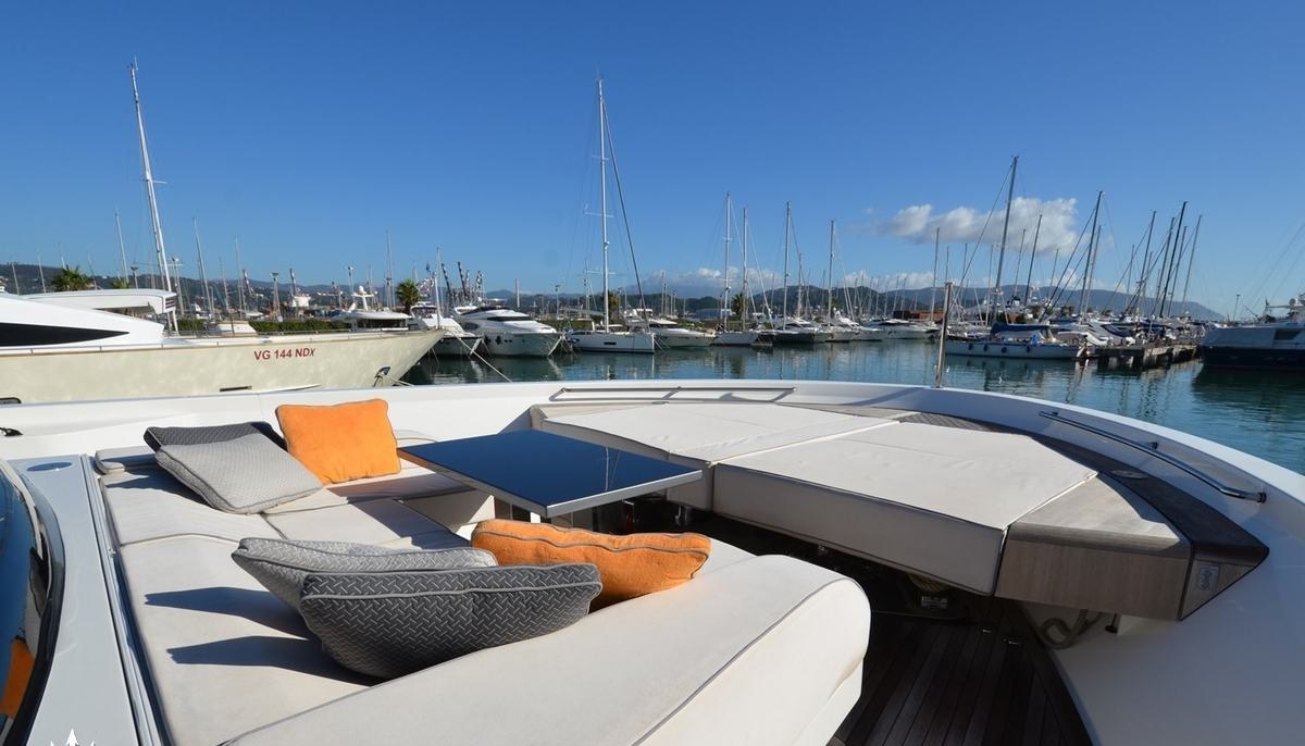 JACKI yacht charter 3