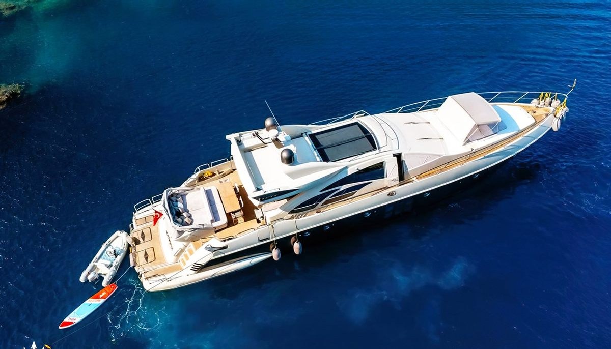 SOMAFIX yacht charter 2