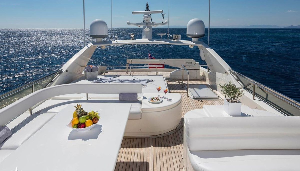 LAZY DAYS yacht charter 3