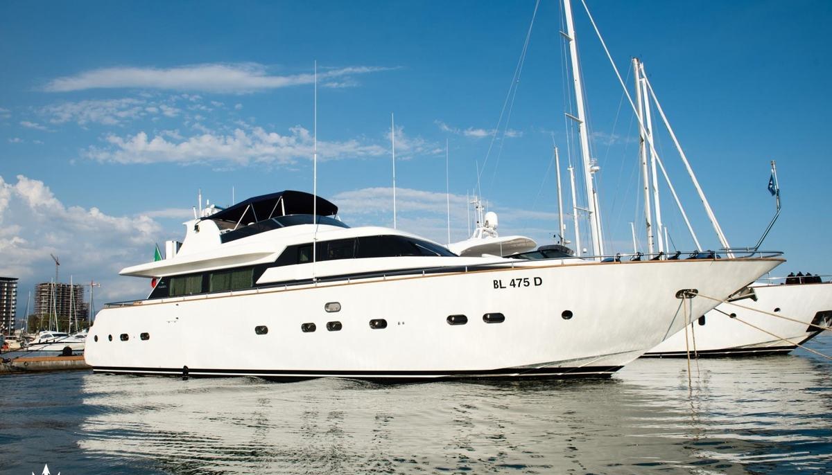 LADY CLOTILDE yacht charter 2