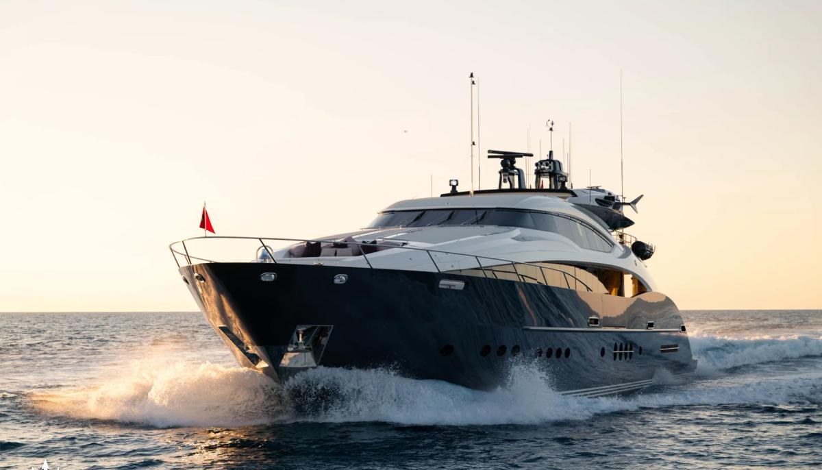 THUNDER yacht charter 2
