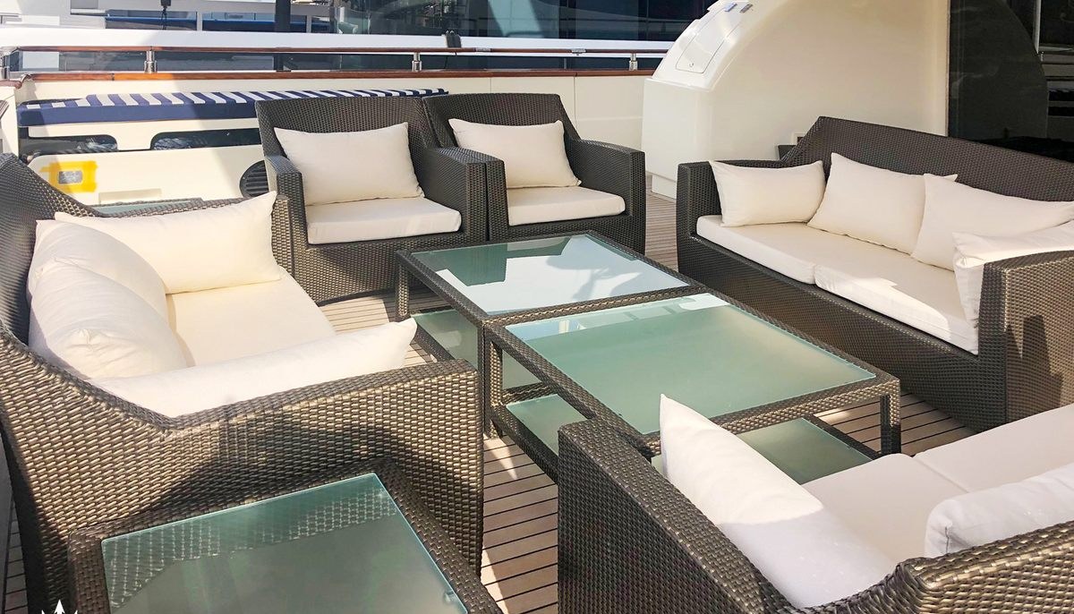 B4 yacht charter 3