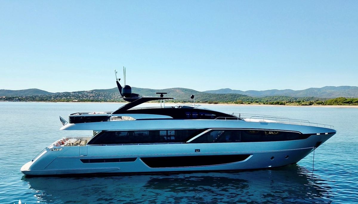 BASILIC yacht charter 2