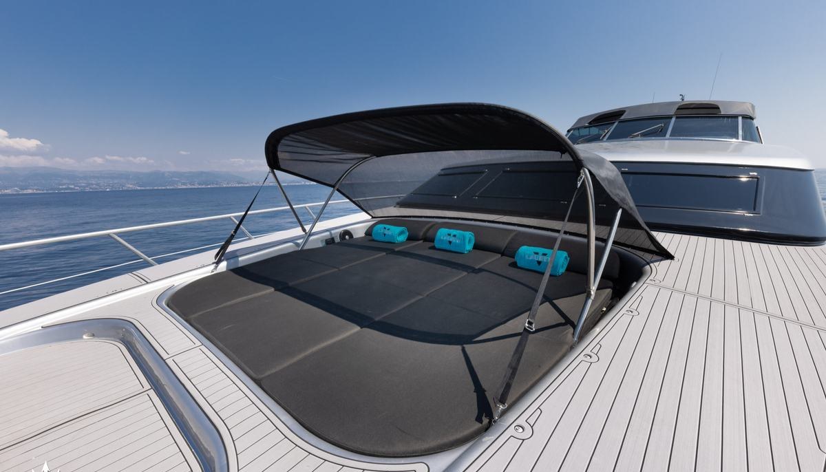 LAUREN V yacht charter 3