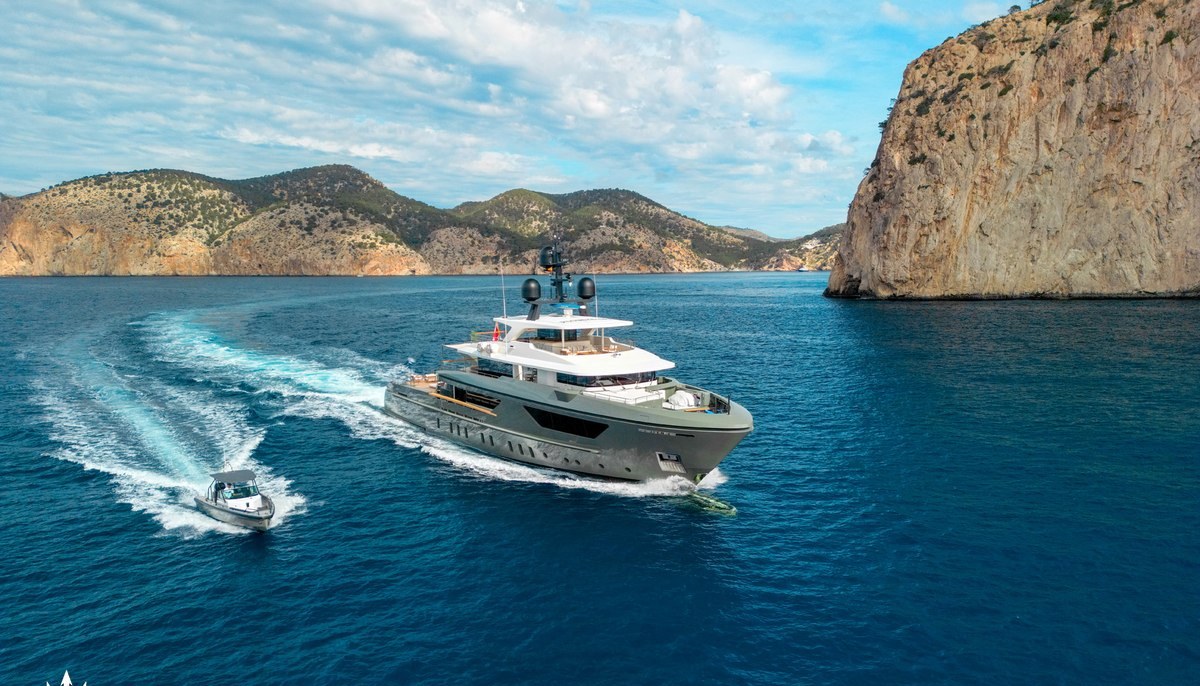 MOKA yacht charter 2