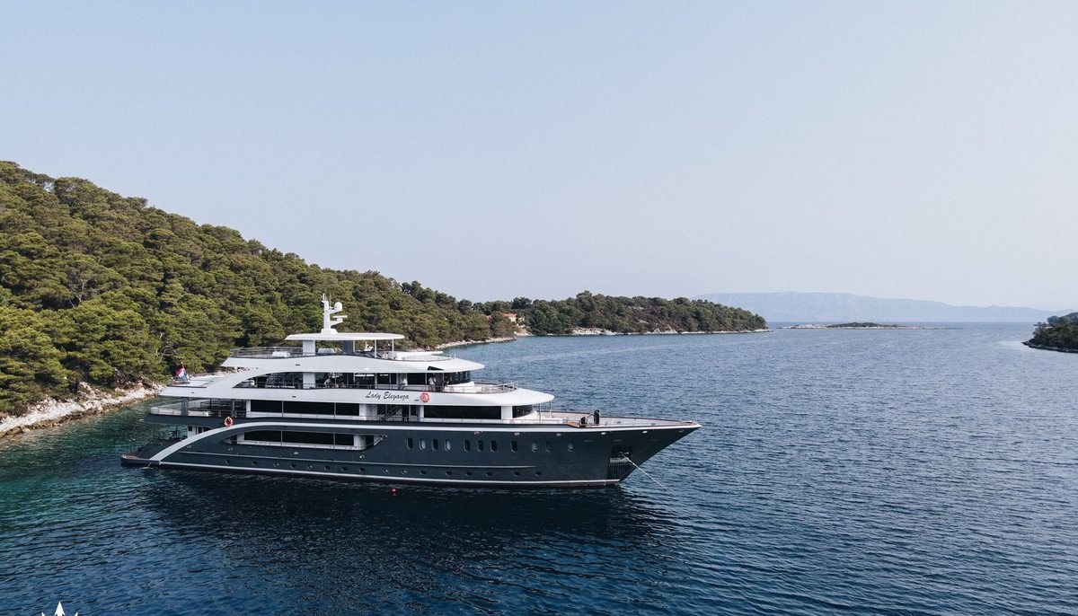 LADY ELEGANZA yacht charter 2