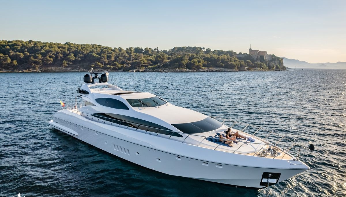 STORM yacht charter 2