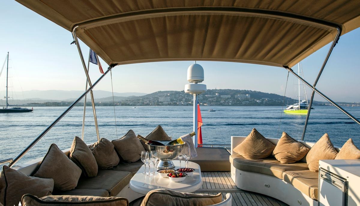 DIAMS yacht charter 4