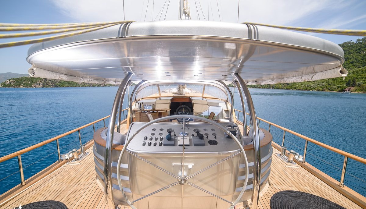 SILVER MOON yacht charter 4
