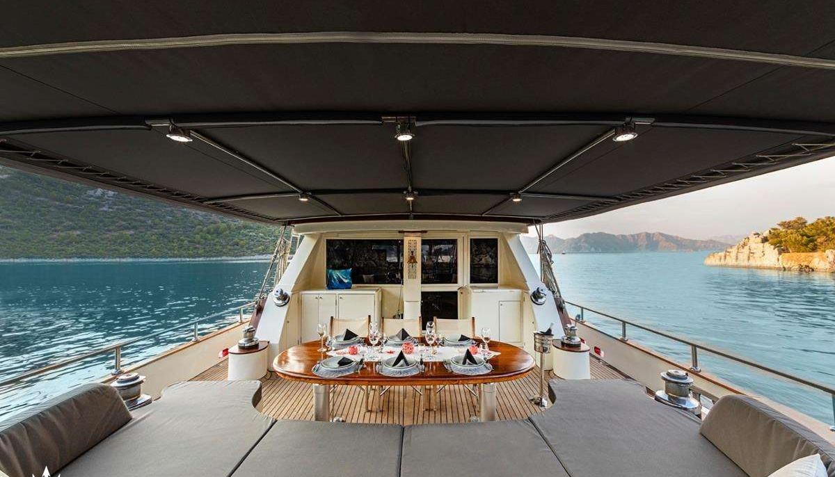 MIO VENTO yacht charter 3