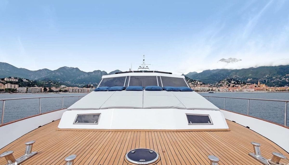 ZAFFIRO yacht charter 3
