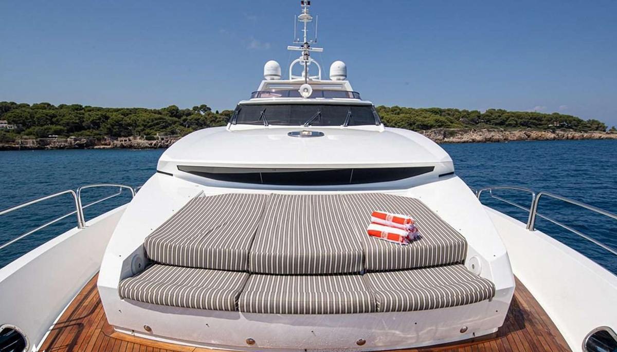 BLADE I yacht charter 3