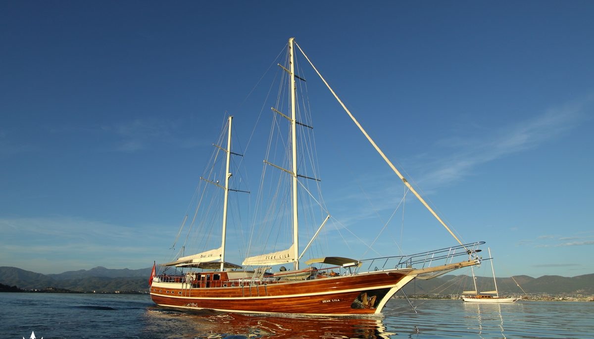 DEAR LILA yacht charter 2