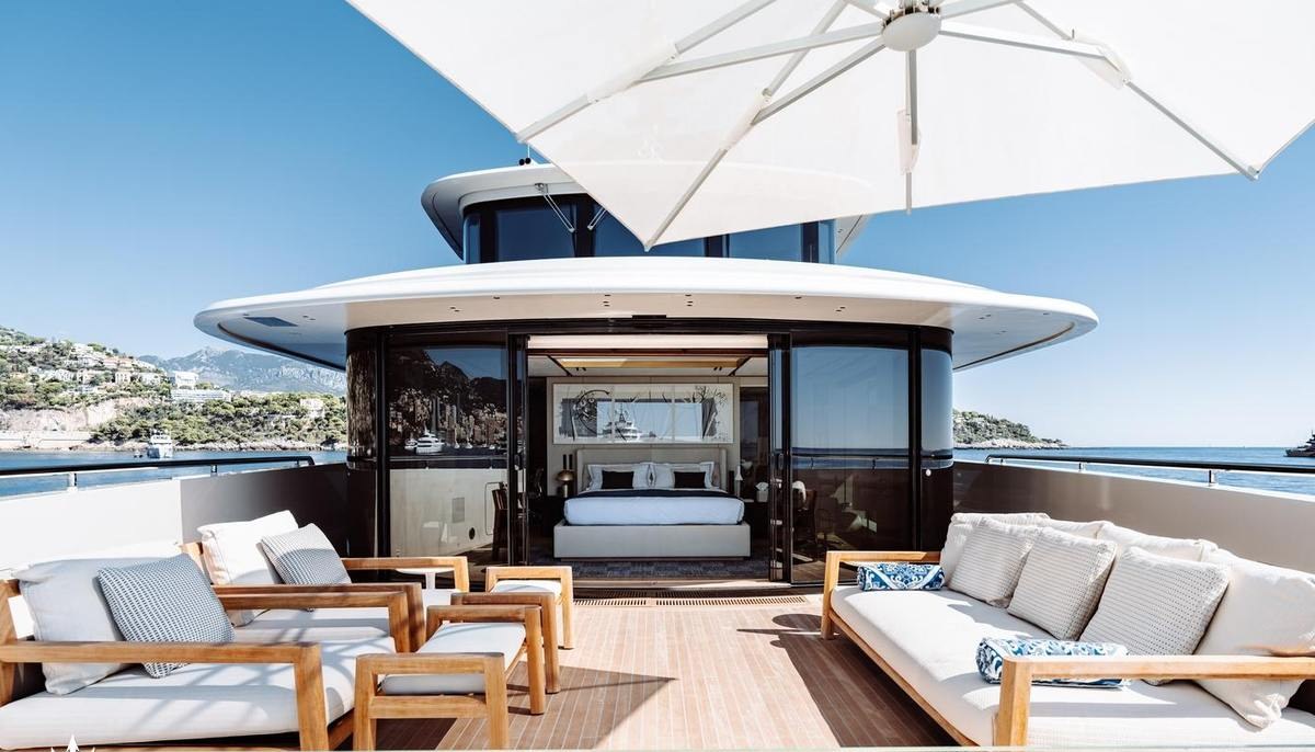 LA LA LAND yacht charter 3