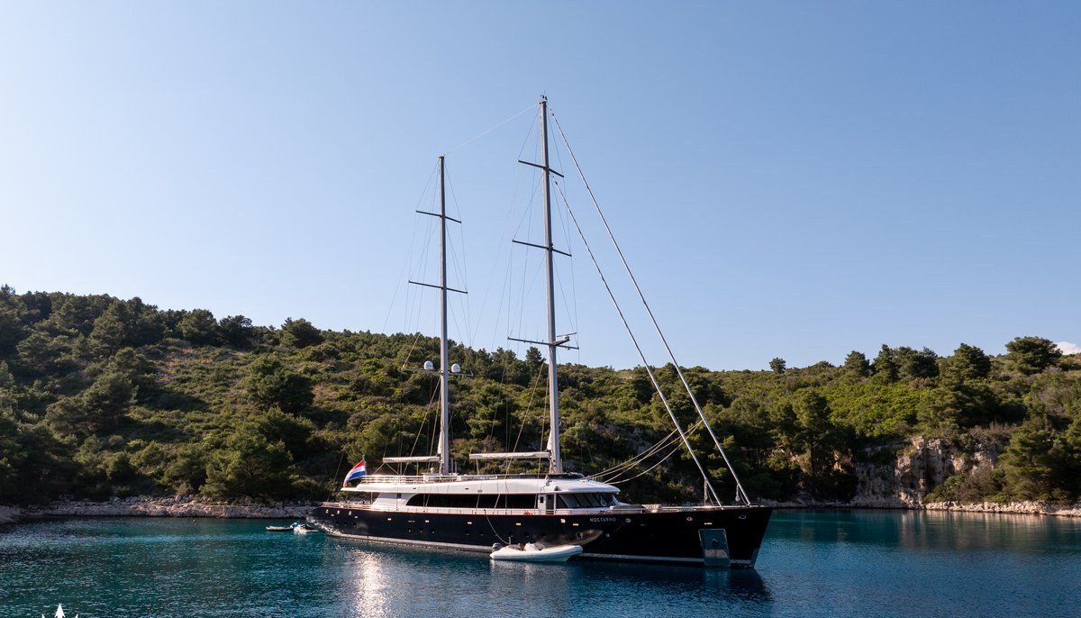 NOCTURNO yacht charter 2