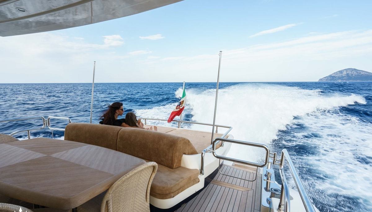 ALLIE yacht charter 5