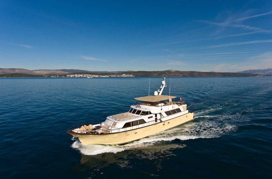 AURIANE yacht charter 2