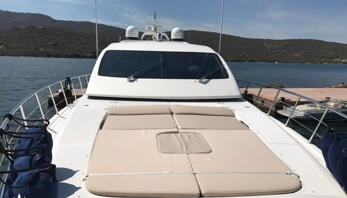 7 ZERO yacht charter 3