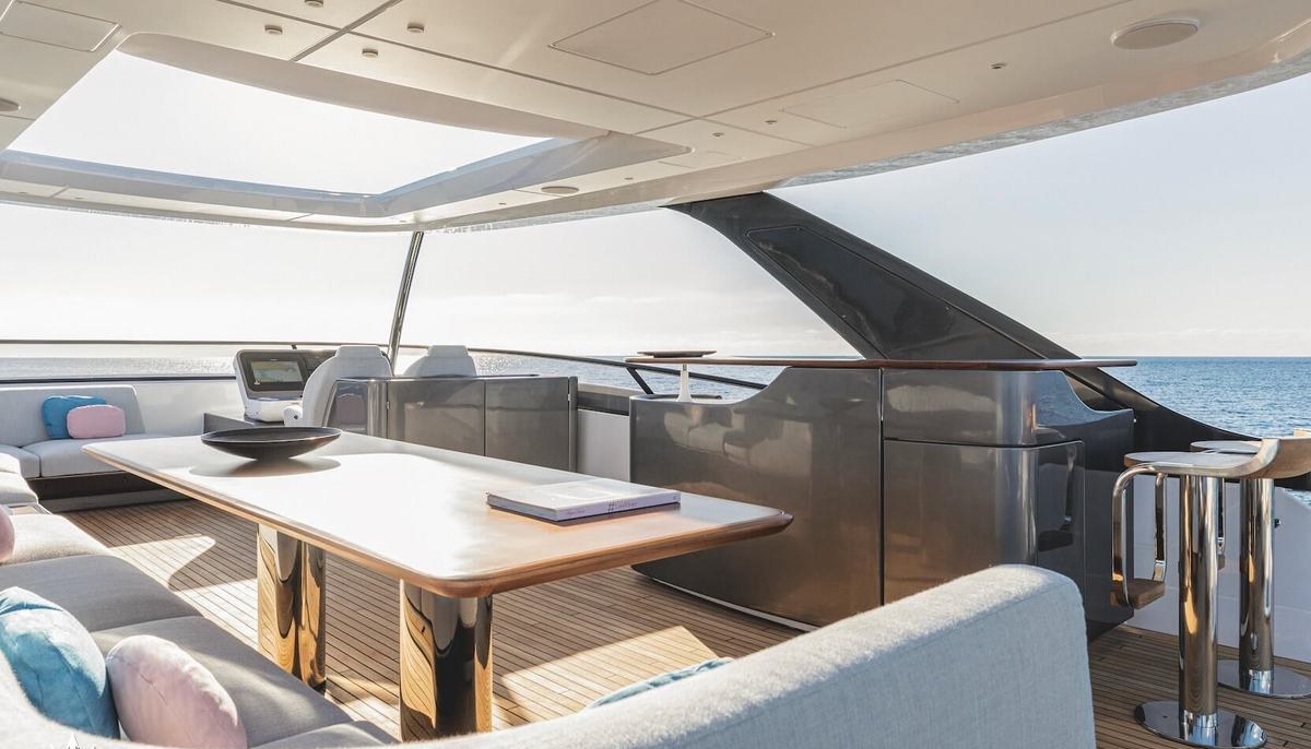 FIRST HORIZON yacht charter 4
