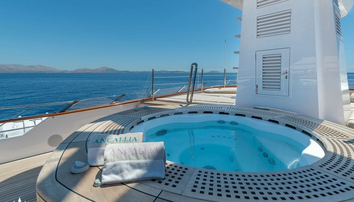 ANCALLIA yacht charter 3